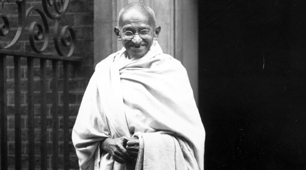 Mahatma Gandhi Jayanti 2019: बिहार के भागलपुर भी आए थे महात्मा गांधी, अपने 'ऑटोग्राफ' की कीमत रखी थी 5 रुपये Mahatma Gandhi Jayanti 2019: बिहार के भागलपुर भी आए थे महात्मा गांधी, अपने 'ऑटोग्राफ' की कीमत रखी थी 5 रुपये