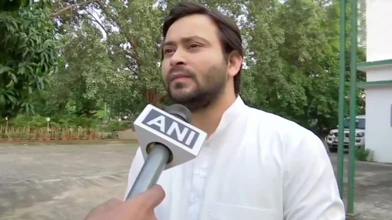 तेजस्वी यादव ने NDA पर साधा निशाना, कहा- बिहार बाढ़ से बेहाल है और BJP-JDU नेता कुत्ते-बिल्ली की तरह लड़ रहे हैं तेजस्वी यादव ने NDA पर साधा निशाना, कहा- बिहार बाढ़ से बेहाल है और BJP-JDU नेता कुत्ते-बिल्ली की तरह लड़ रहे हैं