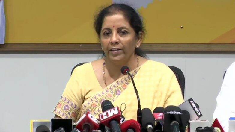हंगामा कर रहे PMC बैंक के खाताधारकों से मिलने के बाद बोलीं वित्त मंत्री निर्मला सीतारमण- इससे सरकार का कोई लेना-देना नहीं हंगामा कर रहे PMC बैंक के खाताधारकों से मिलने के बाद बोलीं वित्त मंत्री निर्मला सीतारमण- इससे सरकार का कोई लेना-देना नहीं