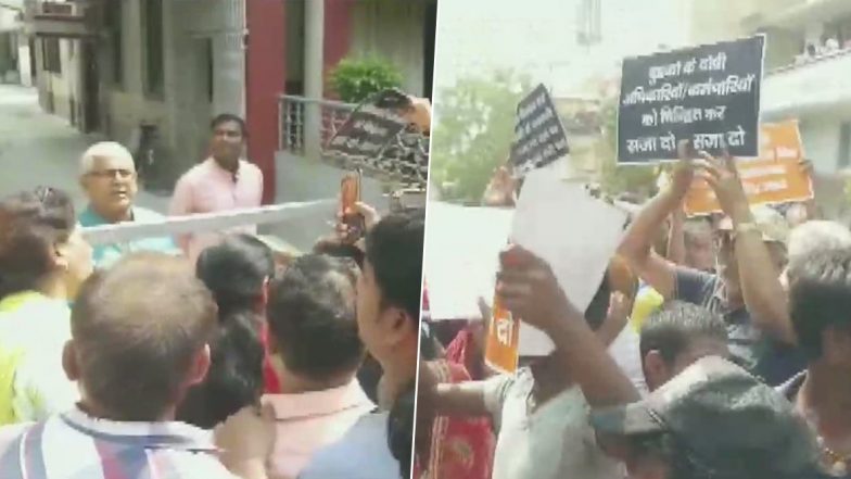 बिहार: जलभराव को लेकर डिप्टी सीएम सुशील मोदी पर फूटा लोगों का गुस्सा, घर के बाहर के किया विरोध प्रदर्शन