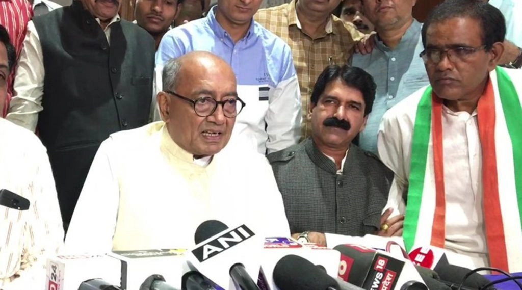 मध्य प्रदेश की सियासत में अकेले पड़ते दिख रहे दिग्विजय