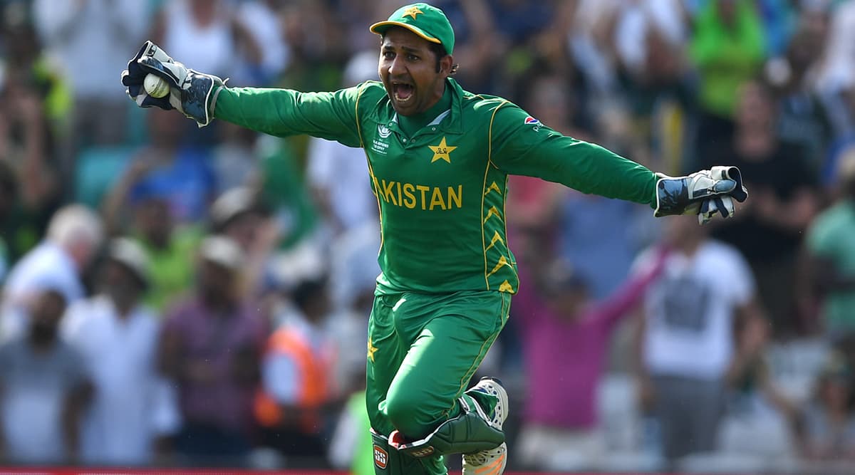 PCB की सरफराज अहमद अहमद पर गिरी गाज, अजहर अली को टेस्ट और बाबर आजम को मिली T20 की कमान PCB की सरफराज अहमद अहमद पर गिरी गाज, अजहर अली को टेस्ट और बाबर आजम को मिली T20 की कमान