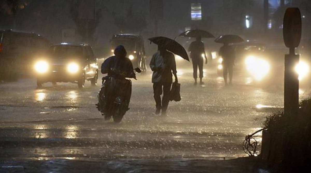 Monsoon 2019 Forecast: केरल और कर्नाटक में खतरे के निशान से ऊपर बह रही नदियां, दक्षिण भारतीय राज्यों में भारी बारिश का अनुमान Monsoon 2019 Forecast: केरल और कर्नाटक में खतरे के निशान से ऊपर बह रही नदियां, दक्षिण भारतीय राज्यों में भारी बारिश का अनुमान