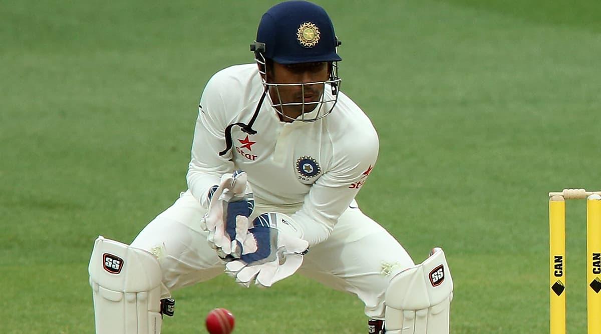 IND vs SA 3rd Test Match 2019: अश्विन की गेंद पर ऋद्धिमान साहा की उंगली हुई चोटिल, आखिरी घंटे में पंत ने की विकेटकीपिंग IND vs SA 3rd Test Match 2019: अश्विन की गेंद पर ऋद्धिमान साहा की उंगली हुई चोटिल, आखिरी घंटे में पंत ने की विकेटकीपिंग