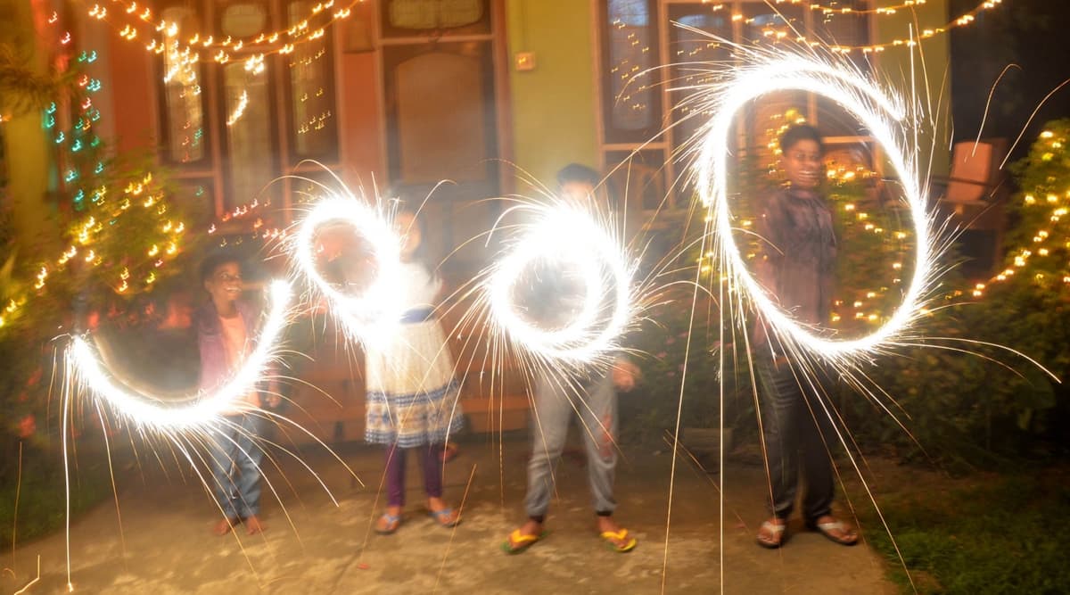 Diwali 2019: क्या सच में दिवाली में पटाखे जलाना परंपरा का हिस्सा है ? Diwali 2019: क्या सच में दिवाली में पटाखे जलाना परंपरा का हिस्सा है ?