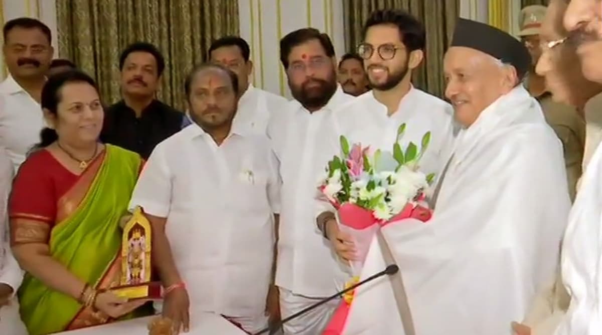 महाराष्ट्र: राज्यपाल भगत सिंह कोश्यारी से मिला शिवसेना नेताओं का प्रतिनिधिमंडल, सरकार गठन पर आदित्य ठाकरे ने दिया ये जवाब महाराष्ट्र: राज्यपाल भगत सिंह कोश्यारी से मिला शिवसेना नेताओं का प्रतिनिधिमंडल, सरकार गठन पर आदित्य ठाकरे ने दिया ये जवाब
