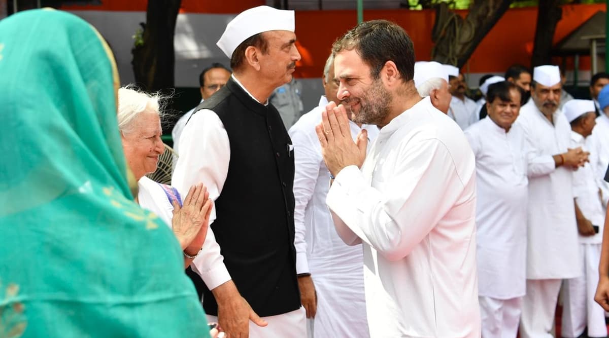 राहुल गांधी को लेकर कांग्रेस में मचा घमासान, आपस में भिड़े पार्टी के वरिष्ठ नेता राहुल गांधी को लेकर कांग्रेस में मचा घमासान, आपस में भिड़े पार्टी के वरिष्ठ नेता
