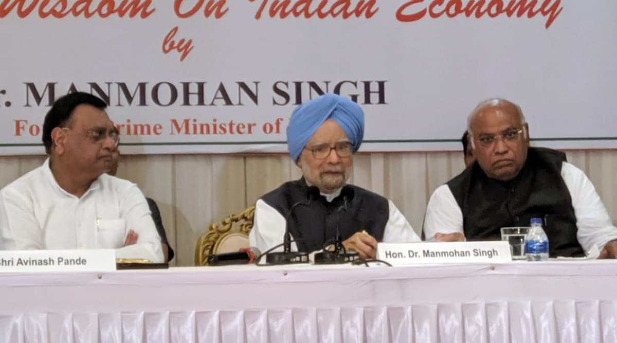 महाराष्ट्र विधानसभा चुनाव 2019: मनमोहन सिंह ने कहा- बीजेपी जिस 'डबल इंजन मॉडल ऑफ गवर्नेंस' पर वोट मांगती है, वह पूरी तरह फेल रही है महाराष्ट्र विधानसभा चुनाव 2019: मनमोहन सिंह ने कहा- बीजेपी जिस 'डबल इंजन मॉडल ऑफ गवर्नेंस' पर वोट मांगती है, वह पूरी तरह फेल रही है