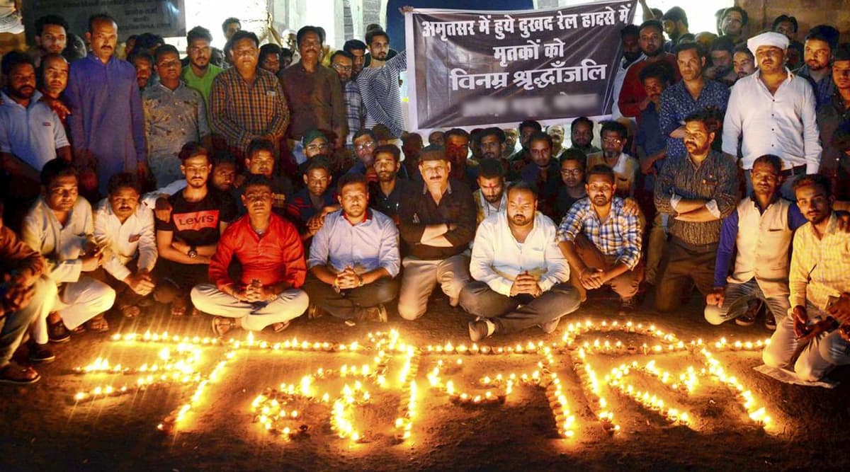 Amritsar Train Accident 2018: जब दशहरे के दिन रो उठा था पूरा देश, पलभर में बिछ गईं थी 60 लाशें, एक साल बाद भी परिजनों को नहीं मिला न्याय Amritsar Train Accident 2018: जब दशहरे के दिन रो उठा था पूरा देश, पलभर में बिछ गईं थी 60 लाशें, एक साल बाद भी परिजनों को नहीं मिला न्याय