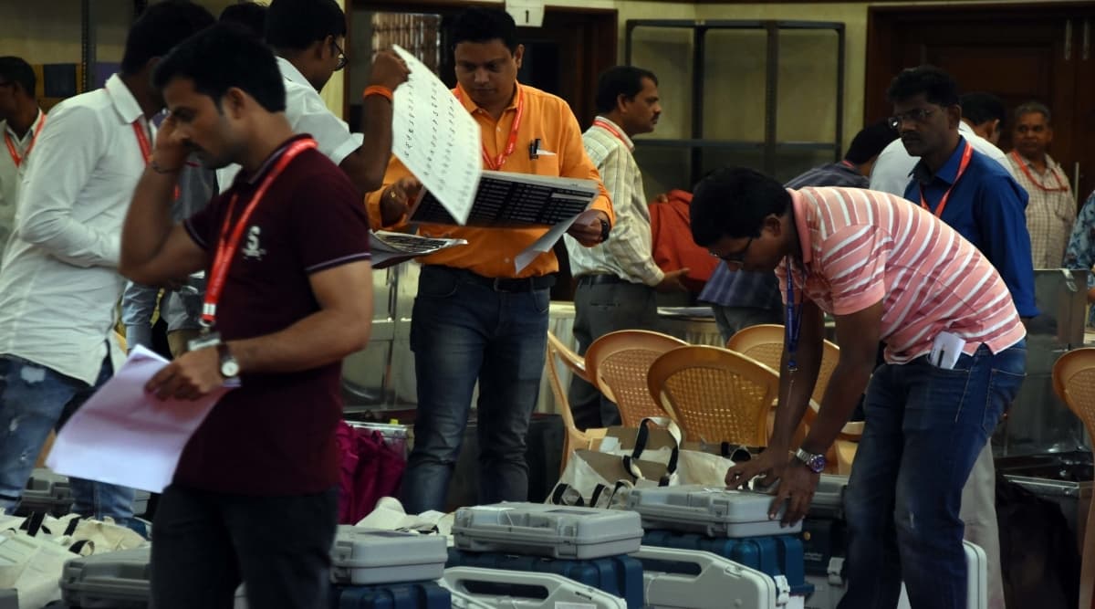 तमिलनाडु: विक्रवन्दी और नंगुनेरी पर विधानसभा उपचुनाव के लिए मतदान जारी तमिलनाडु: विक्रवन्दी और नंगुनेरी पर विधानसभा उपचुनाव के लिए मतदान जारी