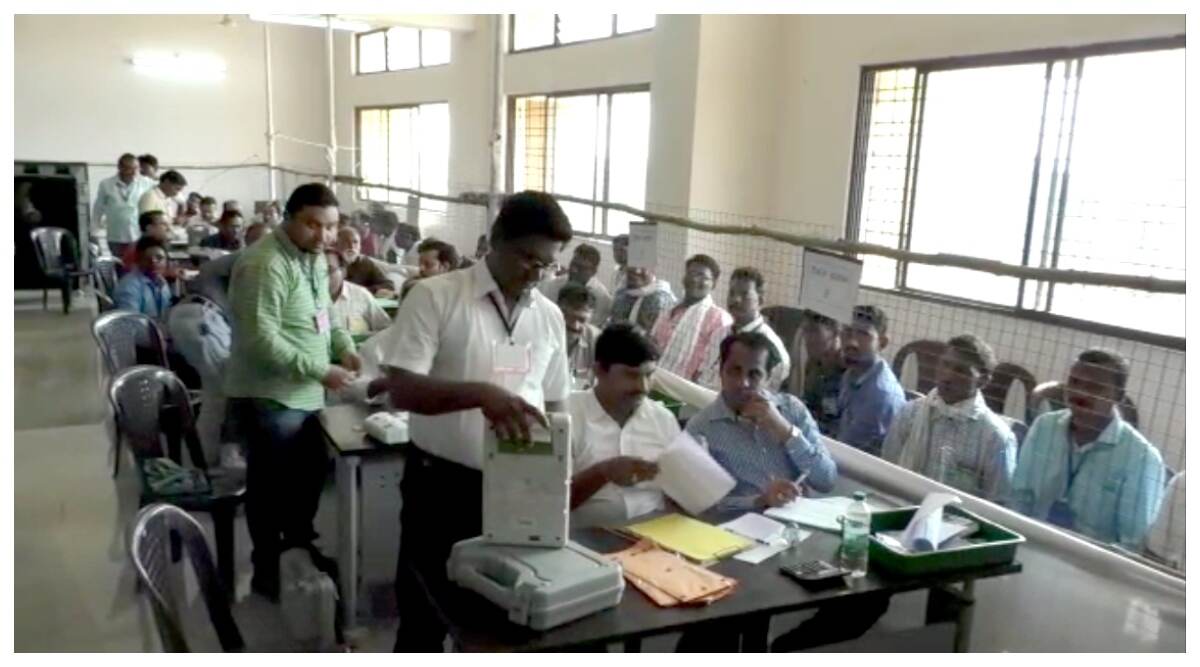 Maharashtra Vidhansabha Elections 2019: महाराष्ट्र के 50 फीसदी से ज्यादा विधायकों पर हैं आपराधिक मामले- रिपोर्ट Maharashtra Vidhansabha Elections 2019: महाराष्ट्र के 50 फीसदी से ज्यादा विधायकों पर हैं आपराधिक मामले- रिपोर्ट