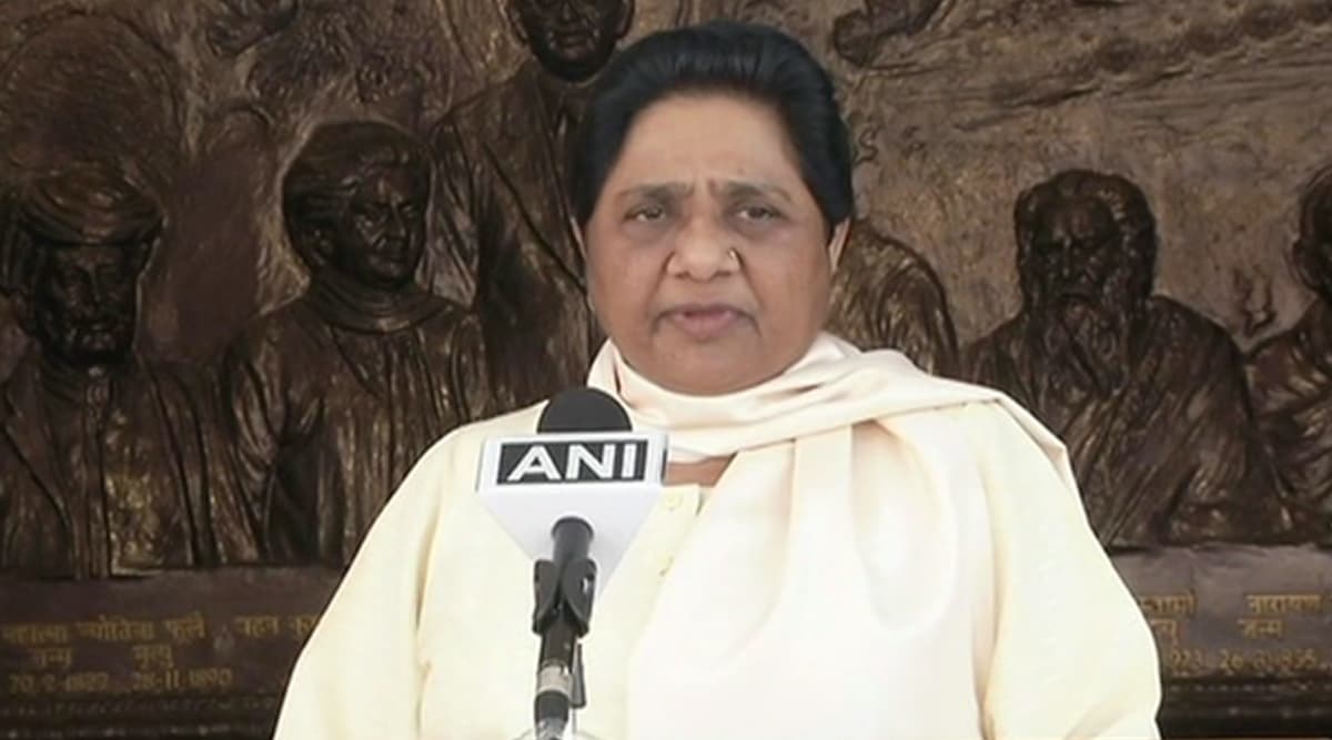 Mayawati on Hathras Gangrape Case: मायावती का सरकार से पूछा सवाल-परिवार ने डीएम पर धमकाने सहित लगाए हैं कई आरोप, ऐसे में उनके रहते कैसे होगी निष्पक्ष जांच