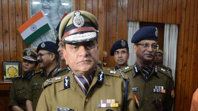 उत्तर प्रदेश में भी अब आपात स्थिति में डायल करना होगा 112 नंबर, पुलिस महानिदेशक ओपी सिंह ने जारी किया आदेश उत्तर प्रदेश में भी अब आपात स्थिति में डायल करना होगा 112 नंबर, पुलिस महानिदेशक ओपी सिंह ने जारी किया आदेश