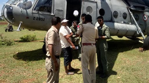 भारतीय वायुसेना के हेलिकॉप्टर में आई तकनीकी खराबी, कर्नाटक के श्रीरंगपट्टनम में कराई गई इमरजेंसी लैंडिंग भारतीय वायुसेना के हेलिकॉप्टर में आई तकनीकी खराबी, कर्नाटक के श्रीरंगपट्टनम में कराई गई इमरजेंसी लैंडिंग