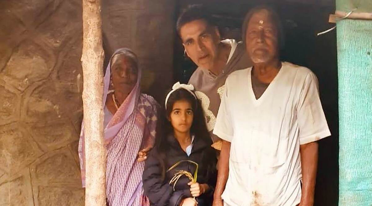 अक्षय कुमार ने बेटी नितारा के साथ बूढ़े कपल की झोपड़ी में खाया खाना, फोटो शेयर करके कह दी बड़ी बात अक्षय कुमार ने बेटी नितारा के साथ बूढ़े कपल की झोपड़ी में खाया खाना, फोटो शेयर करके कह दी बड़ी बात