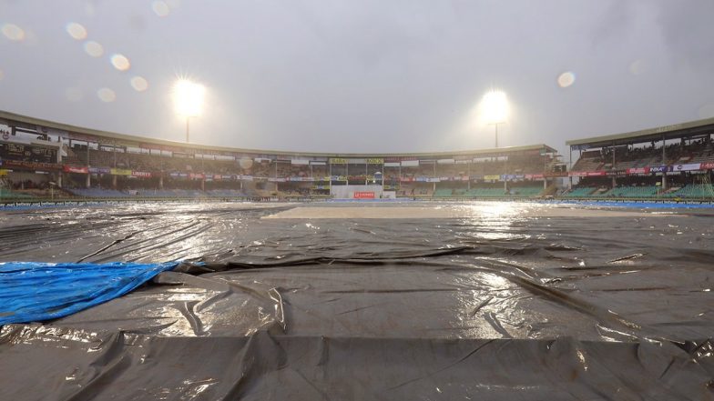 IND vs SA 1st Test Match 2019: विशाखापट्टनम में खराब रोशनी की वजह से रुका मैच