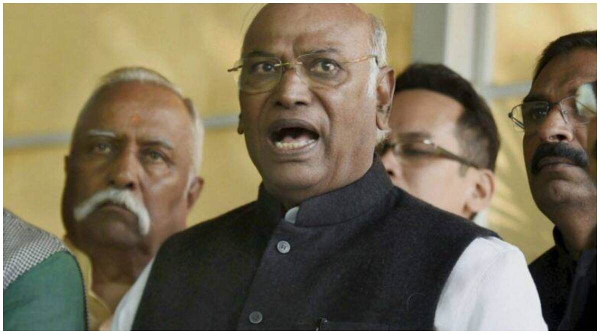 महाराष्ट्र में सीएम पद पर खींचतान के बीच बोली कांग्रेस, शिवसेना को समर्थन देने का सवाल ही नहीं महाराष्ट्र में सीएम पद पर खींचतान के बीच बोली कांग्रेस, शिवसेना को समर्थन देने का सवाल ही नहीं