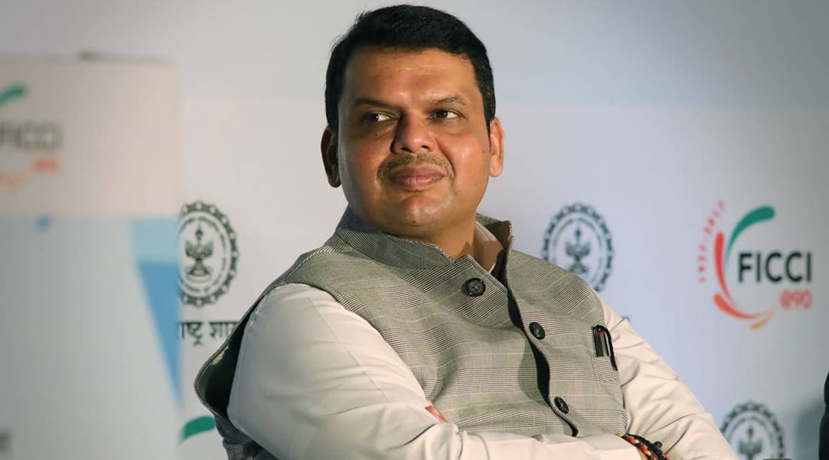 PMC Bank Crisis: सीएम देवेंद्र फडणवीस ने की पीएमसी बैंक होल्डरों से मुलाकात PMC Bank Crisis: सीएम देवेंद्र फडणवीस ने की पीएमसी बैंक होल्डरों से मुलाकात