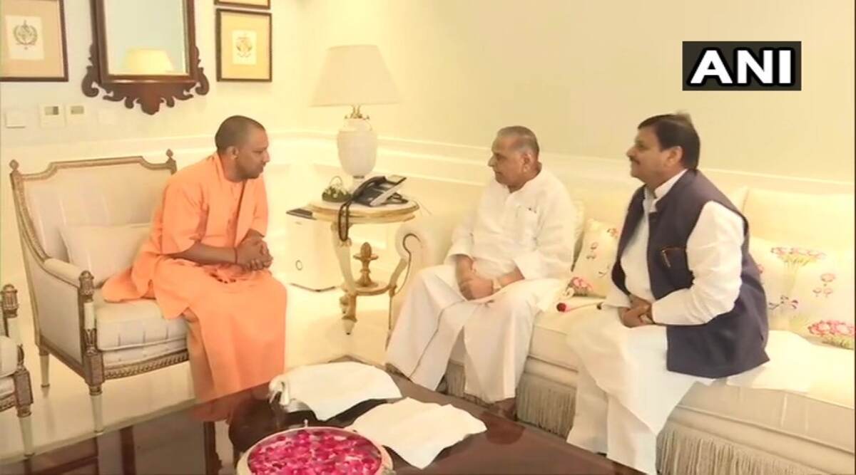 उत्तर प्रदेश: सीएम योगी आदित्यनाथ और मुलायम सिंह के बीच हुई मुलाक़ात, सियासी गलियारों में अटकलों का बाजार तेज उत्तर प्रदेश: सीएम योगी आदित्यनाथ और मुलायम सिंह के बीच हुई मुलाक़ात, सियासी गलियारों में अटकलों का बाजार तेज