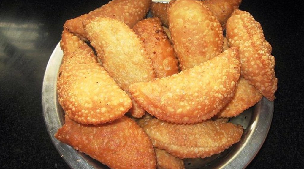 होली की मस्ती के संग लें स्वाद पकवानों का जायका! 