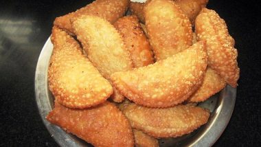 Diwali 2019 Bhai Dooj: भाई दूज पर मिनटों में ऐसे बनाए स्वादिष्ट एवं सेहतमंद गुझिया