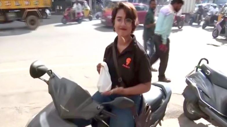 हैदराबाद: इस लड़की ने फूड डिलीवरी गर्ल के रूप में जॉब कर तोड़ी सभी सामजिक बाधाएं, कहा-'कोई काम छोटा या बड़ा नहीं होता'