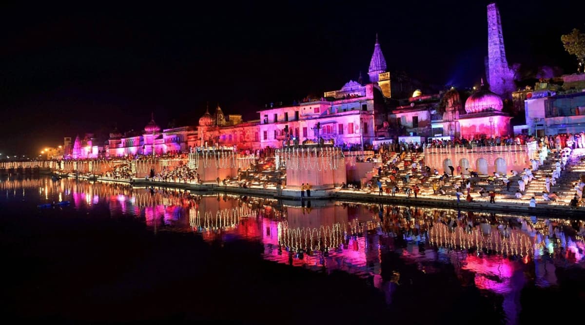 Diwali 2019: अयोध्या में आज धूमधाम से दीपोत्सव मनाएगी योगी सरकार, 5 लाख 51 हजार दीप जलेंगे Diwali 2019: अयोध्या में आज धूमधाम से दीपोत्सव मनाएगी योगी सरकार, 5 लाख 51 हजार दीप जलेंगे