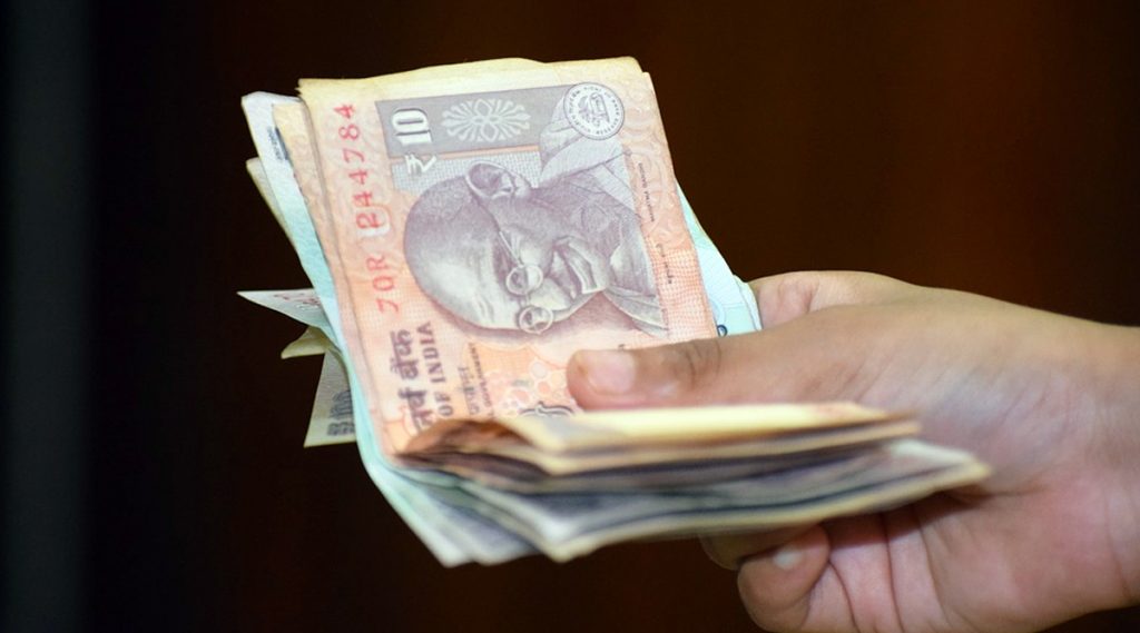 सड़क पर गिरा पैसा मिले तो क्या समझें? अच्छा या बुरा?