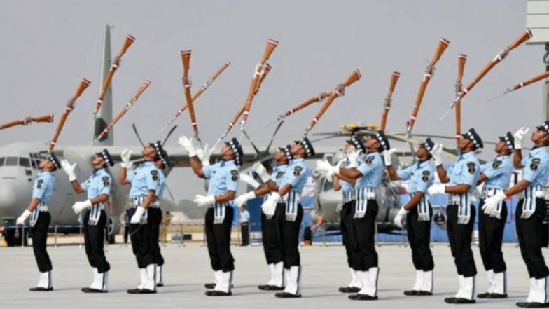 Air Force Day 2019: वायुसेना दिवस और दशहरा के मौके पर आज देश को मिलेगा पहला राफेल, तीनों सेना प्रमुखों ने दी शहीदों को श्रद्धांजलि