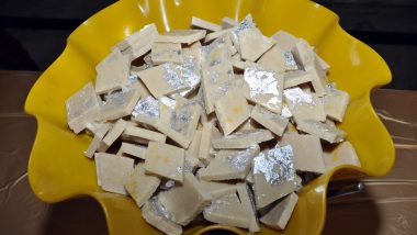 Diwali Special Kaju Katli: इस दिवाली घर में ही बनाएं स्वादिष्ट काजू कतली, जानें सामग्री और बनाने की विधि