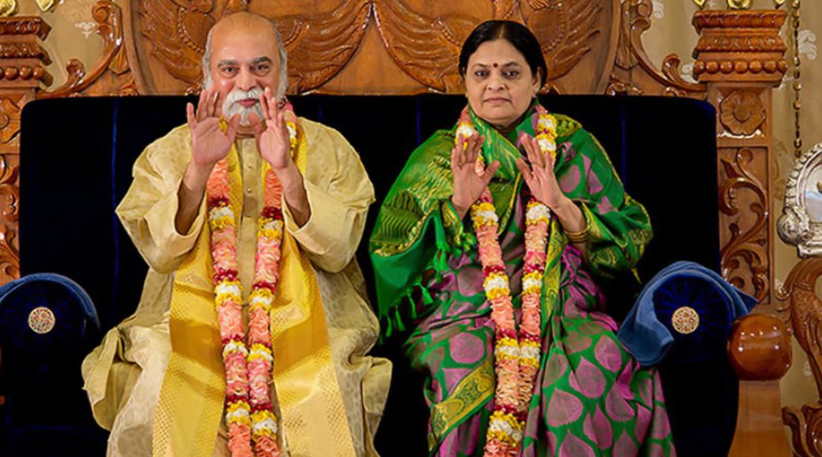 'कल्कि भगवान' के 40 ठिकानों पर आयकर विभाग की छापेमारी, मिली 500 करोड़ रूपये की अघोषित संपत्ति 'कल्कि भगवान' के 40 ठिकानों पर आयकर विभाग की छापेमारी, मिली 500 करोड़ रूपये की अघोषित संपत्ति