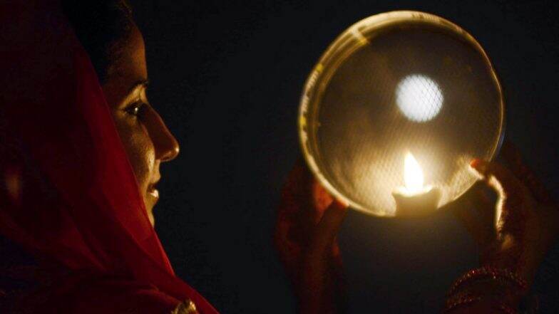 Karwa Chauth 2019: कब है करवा चौथ? जानें इससे जुड़ी पौराणिक कथा, महत्व और पूजा विधि Karwa Chauth 2019: कब है करवा चौथ? जानें इससे जुड़ी पौराणिक कथा, महत्व और पूजा विधि