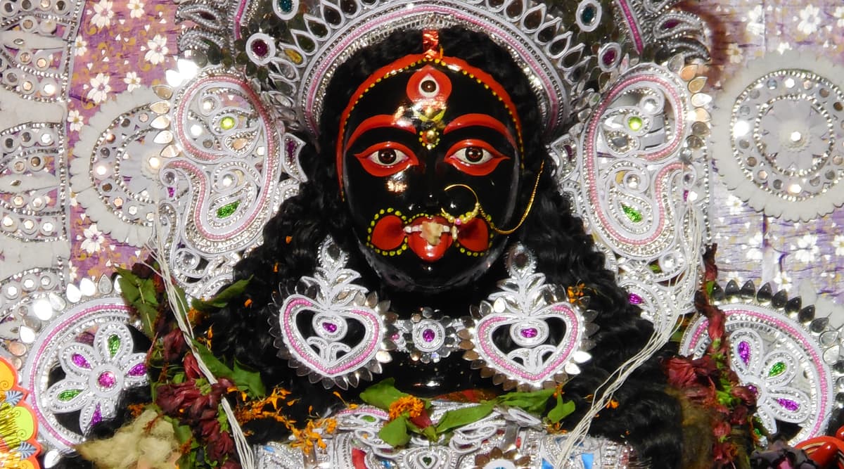 Diwali 2019: माँ काली दुष्टों की विनाशक और भक्तों की उपासक! क्यों होती है उनकी मध्य रात्रि में पूजा! जानें माता का दिव्य स्वरूप, पूजा एवं मंत्रों का विधान Diwali 2019: माँ काली दुष्टों की विनाशक और भक्तों की उपासक! क्यों होती है उनकी मध्य रात्रि में पूजा! जानें माता का दिव्य स्वरूप, पूजा एवं मंत्रों का विधान