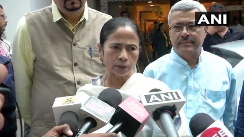 मोदी सरकार पर ममता बनर्जी का बड़ा हमला, कहा- यूरोपीय यूनियन के सांसद कश्मीर दौरे पर थे, इनती सुरक्षा के बीच मजदूर कैसे मारे गए मोदी सरकार पर ममता बनर्जी का बड़ा हमला, कहा- यूरोपीय यूनियन के सांसद कश्मीर दौरे पर थे, इनती सुरक्षा के बीच मजदूर कैसे मारे गए