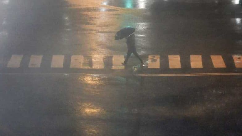 Mumbai Rains: मुंबई से सटे कल्याण, ठाणे और नवी मुंबई में भारी बारिश, बदलापुर में बिजली गुल Mumbai Rains: मुंबई से सटे कल्याण, ठाणे और नवी मुंबई में भारी बारिश, बदलापुर में बिजली गुल
