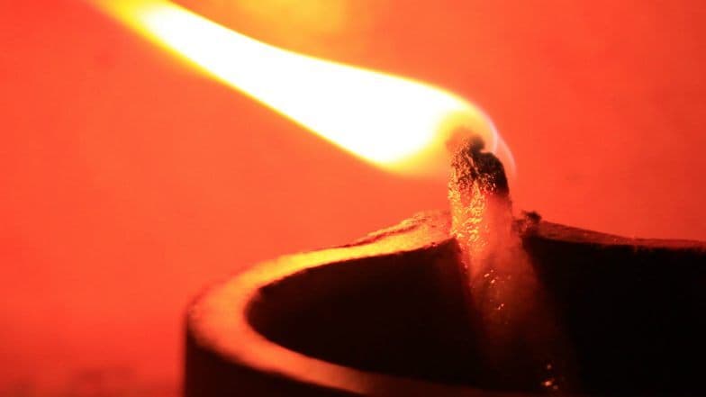 Diwali 2019 Yam Deep Daan: अकाल मृत्यु से बचने के लिए यमराज को करें दीपदान, जानें कैसे करें पूजा और मुहूर्त Diwali 2019 Yam Deep Daan: अकाल मृत्यु से बचने के लिए यमराज को करें दीपदान, जानें कैसे करें पूजा और मुहूर्त