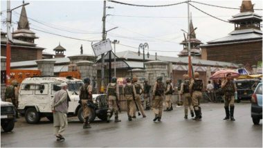 कश्मीर में प्रदर्शनकारियों और सुरक्षाबालों के बीच हुई हिंसक झड़प, 4 घायल, श्रीनगर बंद