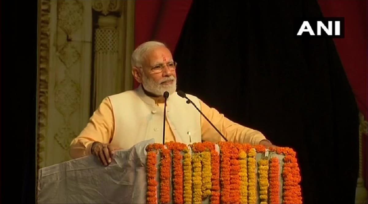 Dussehra 2019: पीएम मोदी ने दिल्ली के द्वारका में किया रावण का दहन, लोगों ने लगाए 'जय श्री राम' के नारे, देखें वीडियो Dussehra 2019: पीएम मोदी ने दिल्ली के द्वारका में किया रावण का दहन, लोगों ने लगाए 'जय श्री राम' के नारे, देखें वीडियो