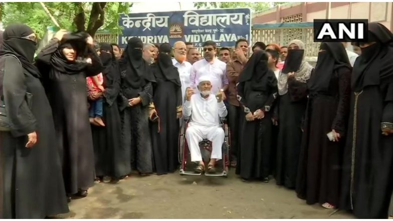 महाराष्ट्र विधानसभा चुनाव 2019: 102 साल के बुजुर्ग ने पोलिंग बूथ पहुंच कर किया मतदान, अस्पताल में था भर्ती