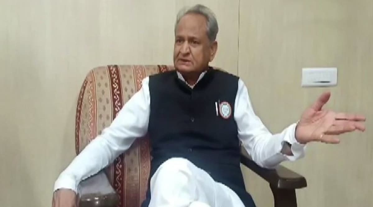 राजस्थान के मुख्यमंत्री अशोक गहलोत ने बीजेपी के खिलाफ खोला मोर्चा, कहा- जनता उनके नेताओं की कथनी और करनी में फर्क देख रही है राजस्थान के मुख्यमंत्री अशोक गहलोत ने बीजेपी के खिलाफ खोला मोर्चा, कहा- जनता उनके नेताओं की कथनी और करनी में फर्क देख रही है