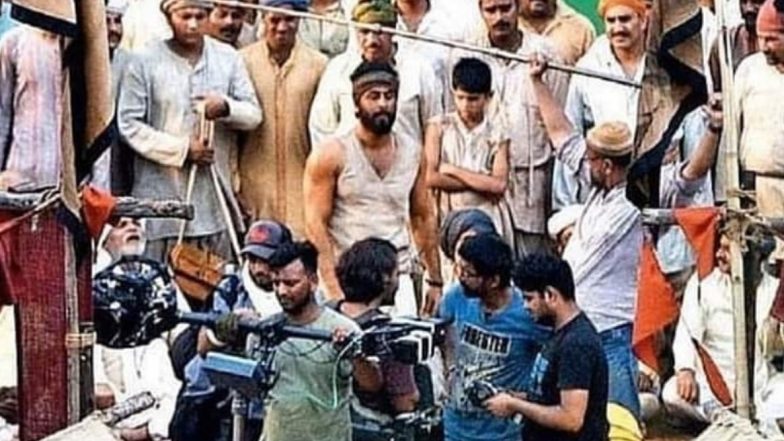 फिल्म शमशेरा के सेट से रणबीर कपूर का लुक आया सामने, पहली नजर में पहचान पाना मुश्किल