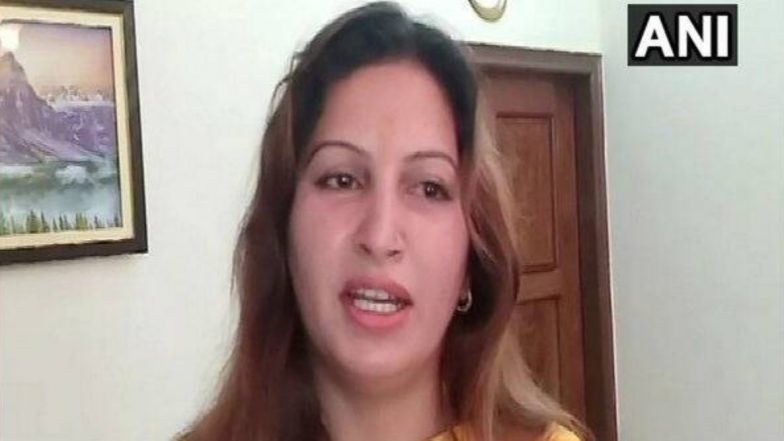 हरियाणा विधानसभा चुनाव 2019: BJP प्रत्याशी सोनाली फोगाट ने रैली में भारत माता के नारे नहीं लगाने वालों से पूछा, क्या वे पाकिस्तानी हैं?