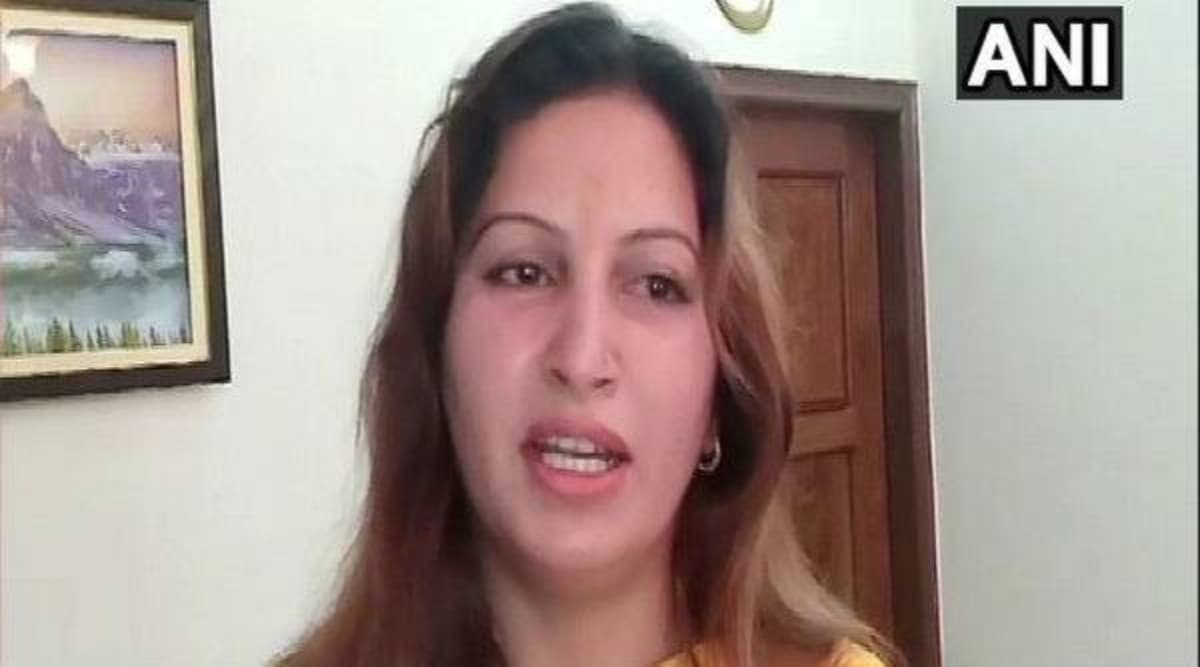 हरियाणा विधानसभा चुनाव 2019: BJP प्रत्याशी सोनाली फोगाट ने रैली में भारत माता के नारे नहीं लगाने वालों से पूछा, क्या वे पाकिस्तानी हैं? हरियाणा विधानसभा चुनाव 2019: BJP प्रत्याशी सोनाली फोगाट ने रैली में भारत माता के नारे नहीं लगाने वालों से पूछा, क्या वे पाकिस्तानी हैं?
