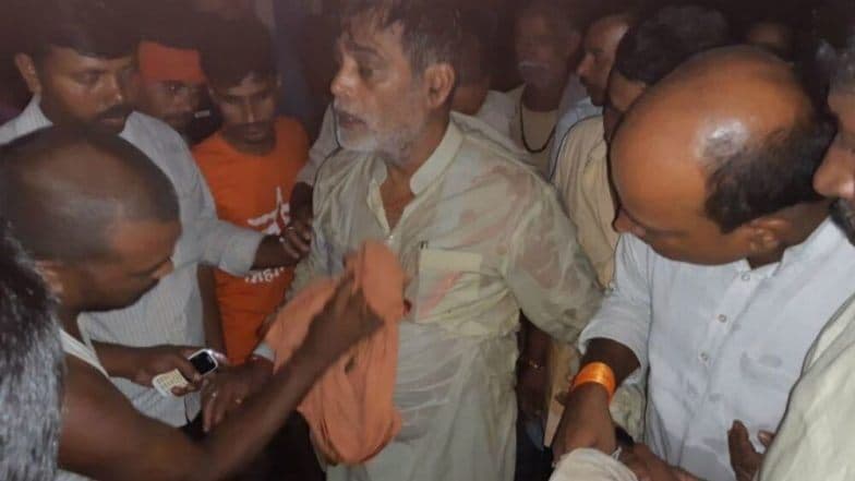 पटना: बीजेपी सांसद रामकृपाल यादव डूबते-डूबते बचे, 'जुगाड़ नाव' पर सवार होकर कर रहे थे बाढ़ क्षेत्र का दौरा, देखें Video पटना: बीजेपी सांसद रामकृपाल यादव डूबते-डूबते बचे, 'जुगाड़ नाव' पर सवार होकर कर रहे थे बाढ़ क्षेत्र का दौरा, देखें Video