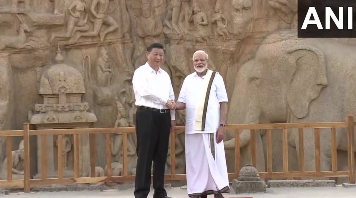 चीनी राष्ट्रपति शी जिनपिंग से तमिल लिबास में मिले पीएम नरेंद्र मोदी, महाबलीपुरम में शुरू हुआ भारत-चीन दोस्ती का नया अध्याय चीनी राष्ट्रपति शी जिनपिंग से तमिल लिबास में मिले पीएम नरेंद्र मोदी, महाबलीपुरम में शुरू हुआ भारत-चीन दोस्ती का नया अध्याय