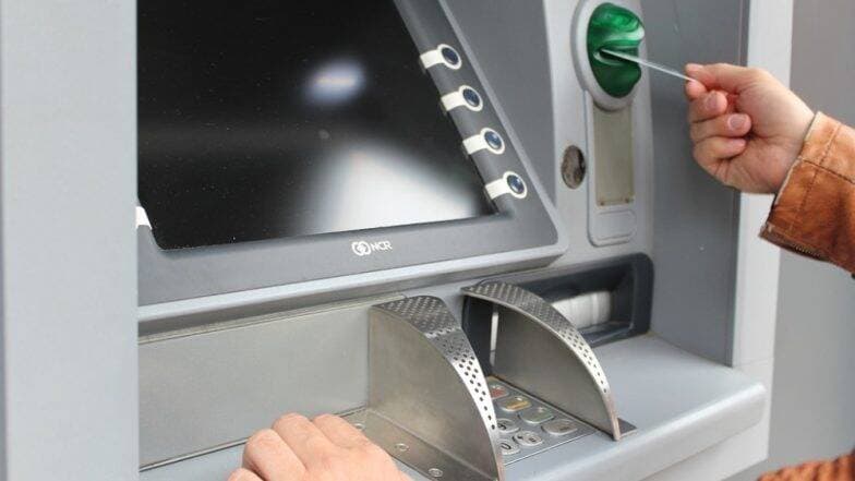 नागपुर: लुटेरों ने 16 लाख रुपये सहित ATM को चुराया, जांच में जुटी पुलिस नागपुर: लुटेरों ने 16 लाख रुपये सहित ATM को चुराया, जांच में जुटी पुलिस