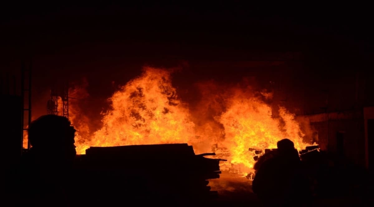 Delhi Fire: उपहार सिनेमा के 22 साल बाद, दिल्ली में फिर भीषण अग्निकांड Delhi Fire: उपहार सिनेमा के 22 साल बाद, दिल्ली में फिर भीषण अग्निकांड