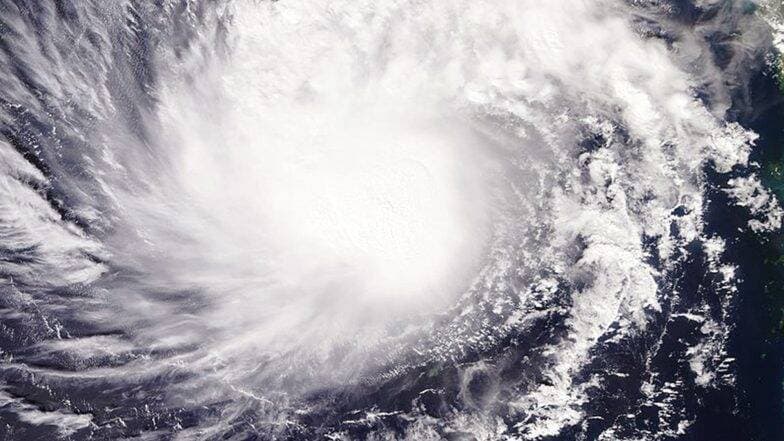 Kyarr Cyclone: IMD ने जारी की चेतवानी, अगले 24 घंटे में चक्रवाती तूफान 'क्यार' के और तेज होने की संभावना Kyarr Cyclone: IMD ने जारी की चेतवानी, अगले 24 घंटे में चक्रवाती तूफान 'क्यार' के और तेज होने की संभावना