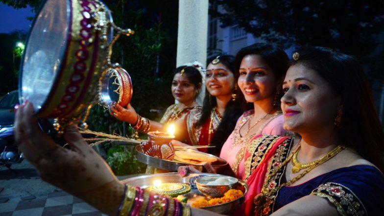 Karwa Chauth 2019: उत्तर प्रदेश के इस गांव में महिलाएं नहीं रखती हैं करवा चौथ का व्रत, जानिए वजह