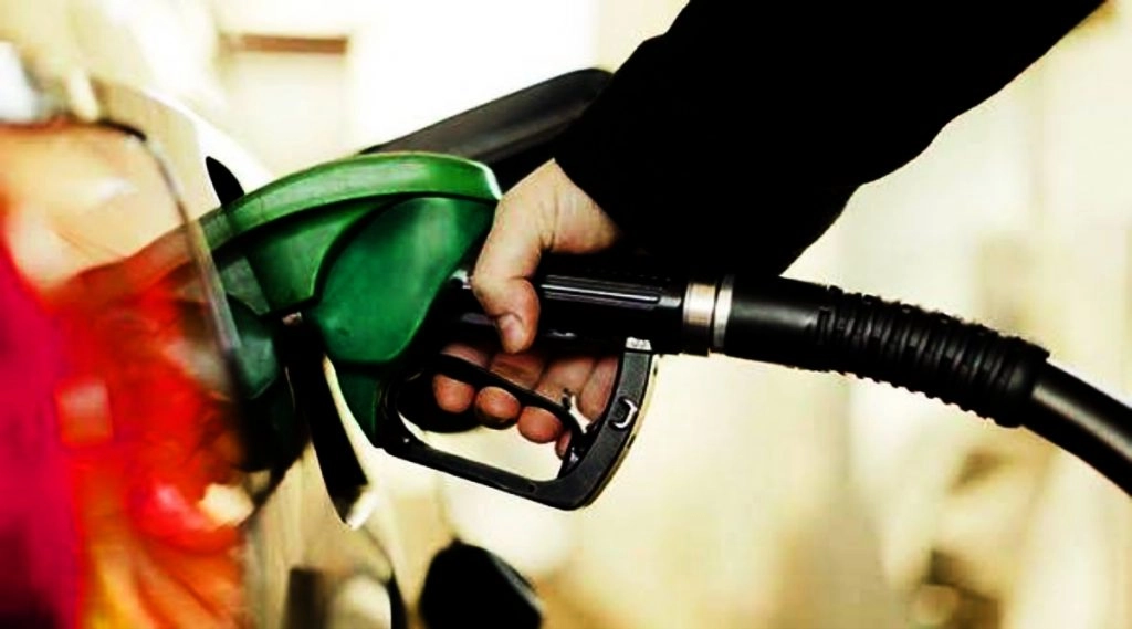 ईंधन के दाम फिर बढ़े, मुंबई में 99 रुपये प्रति लीटर के करीब पहुंचा पेट्रोल